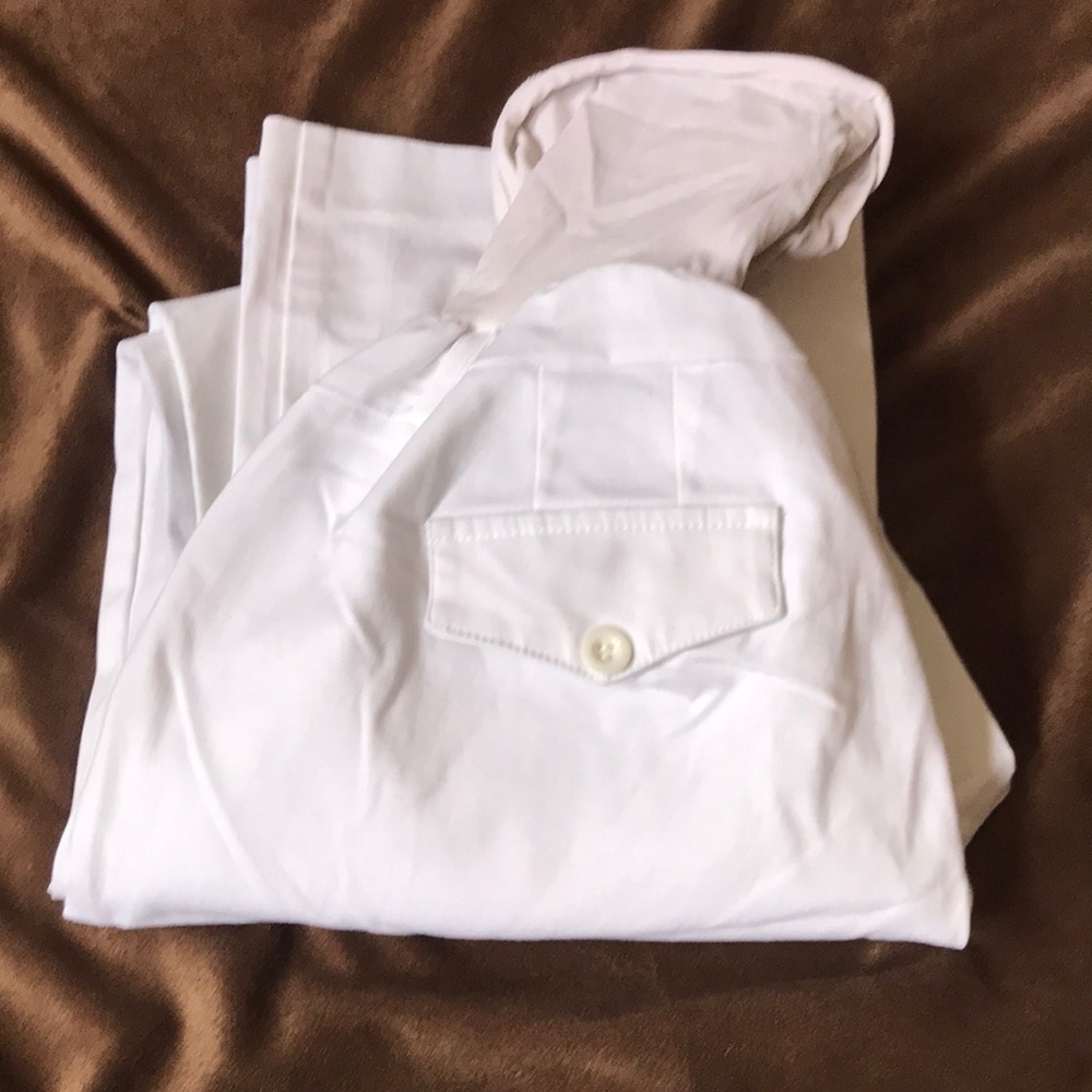 🤰🏽 3/$20. White maternity slacks.